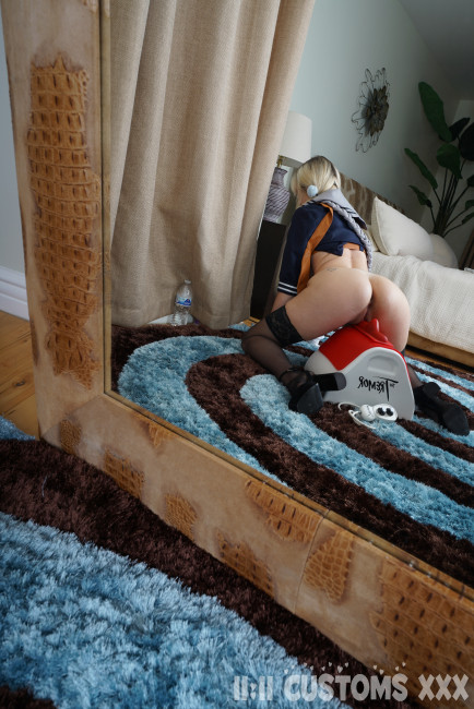 Lily Bell - Sucker Punch  Gallery - Photo 46