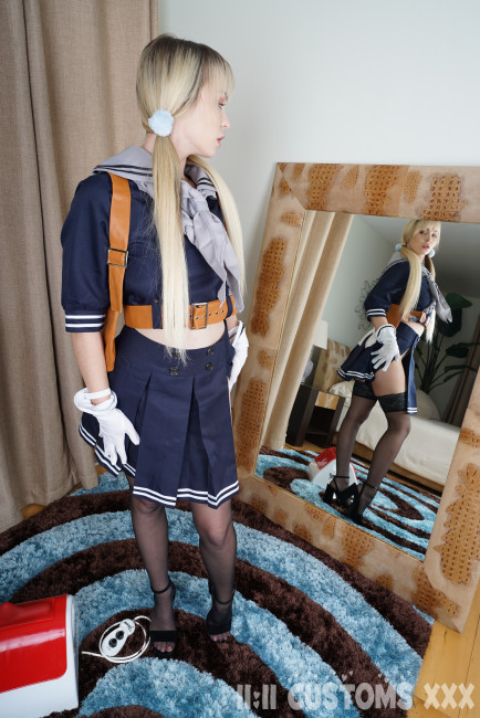 Lily Bell - Sucker Punch  Gallery - Photo 9