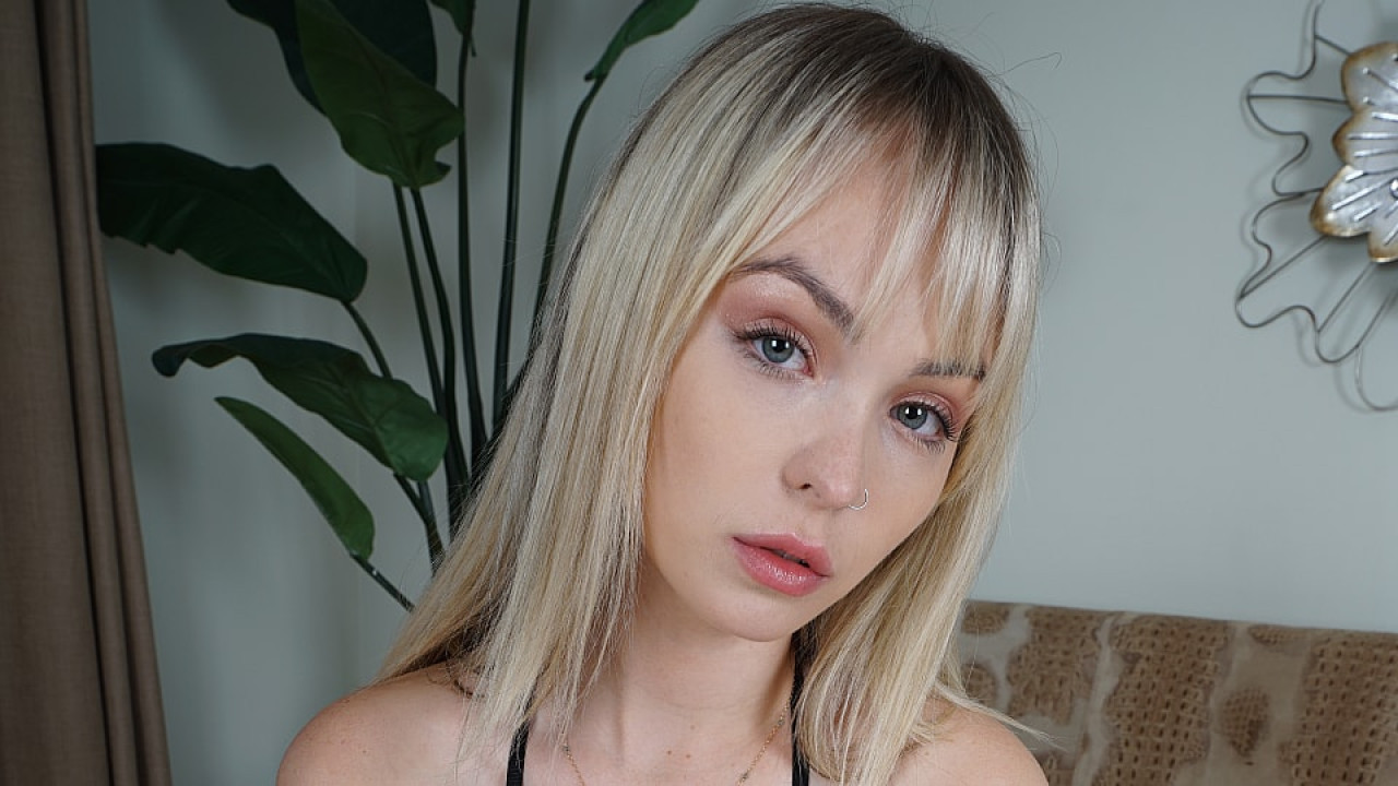 Lily Bell - Jerk Off Encouragement 